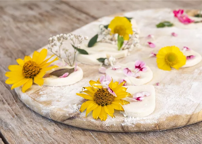 Blumenanhänger aus Salzteig – der Sommer wird bunt! Blumenanhänger aus Salzteig – der Sommer wird bunt!